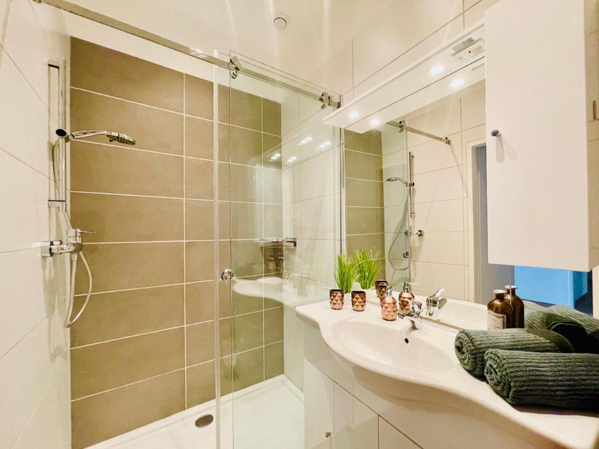 Colorful & Quiet Apartment In Beautiful Viennese Building Εξωτερικό φωτογραφία