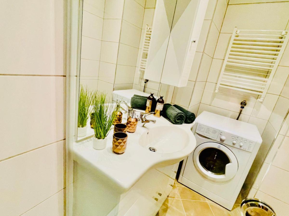 Colorful & Quiet Apartment In Beautiful Viennese Building Εξωτερικό φωτογραφία